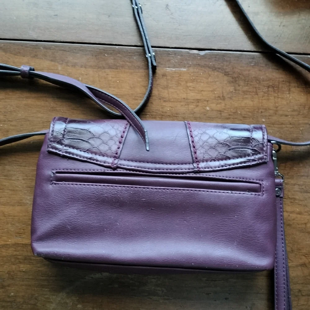 Simply Vera Vera Wang over the shoulder Burgundy bag measures 10.5 wx 6.…